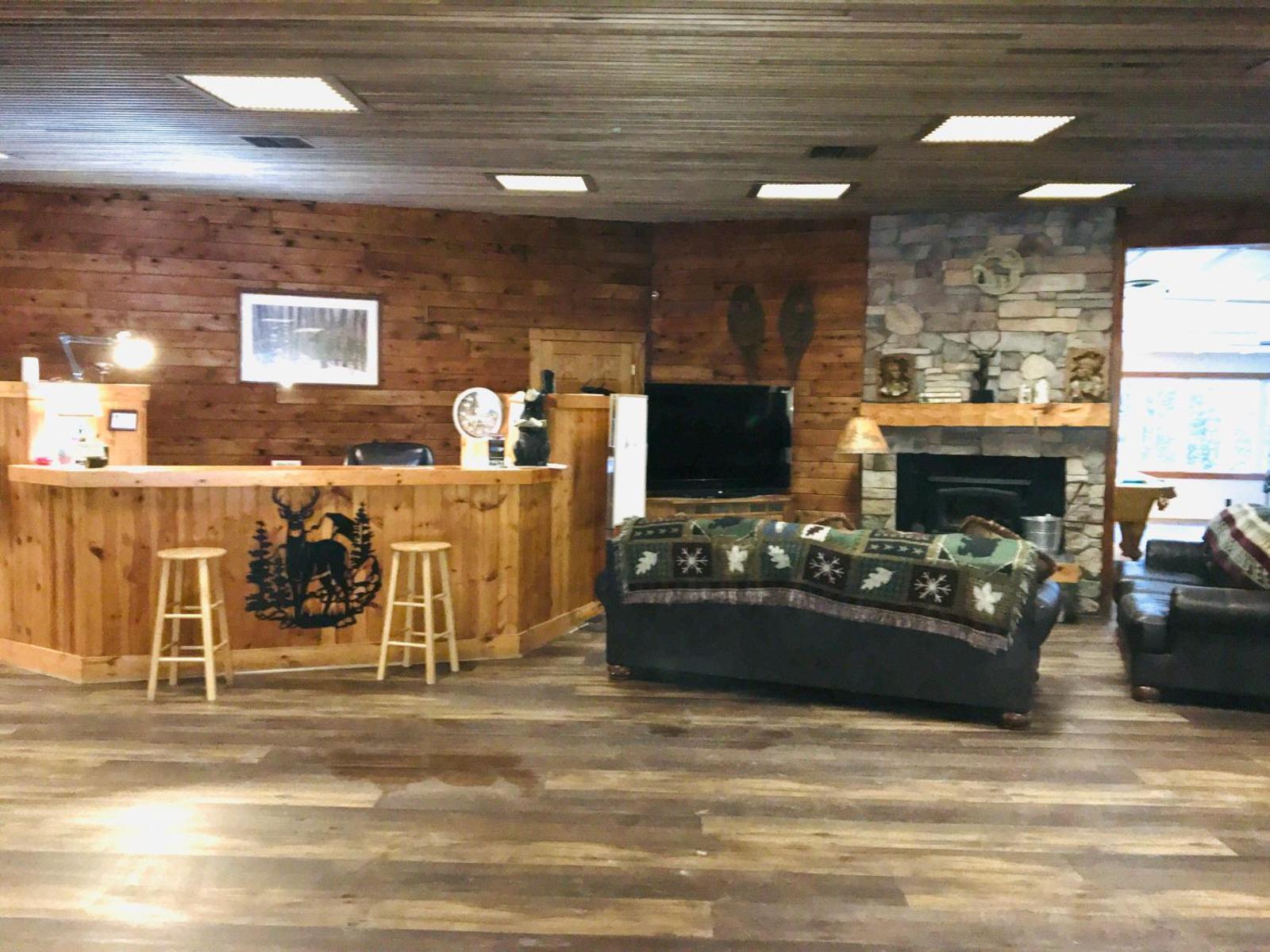 Hiawatha Lodge Inn Main image 2